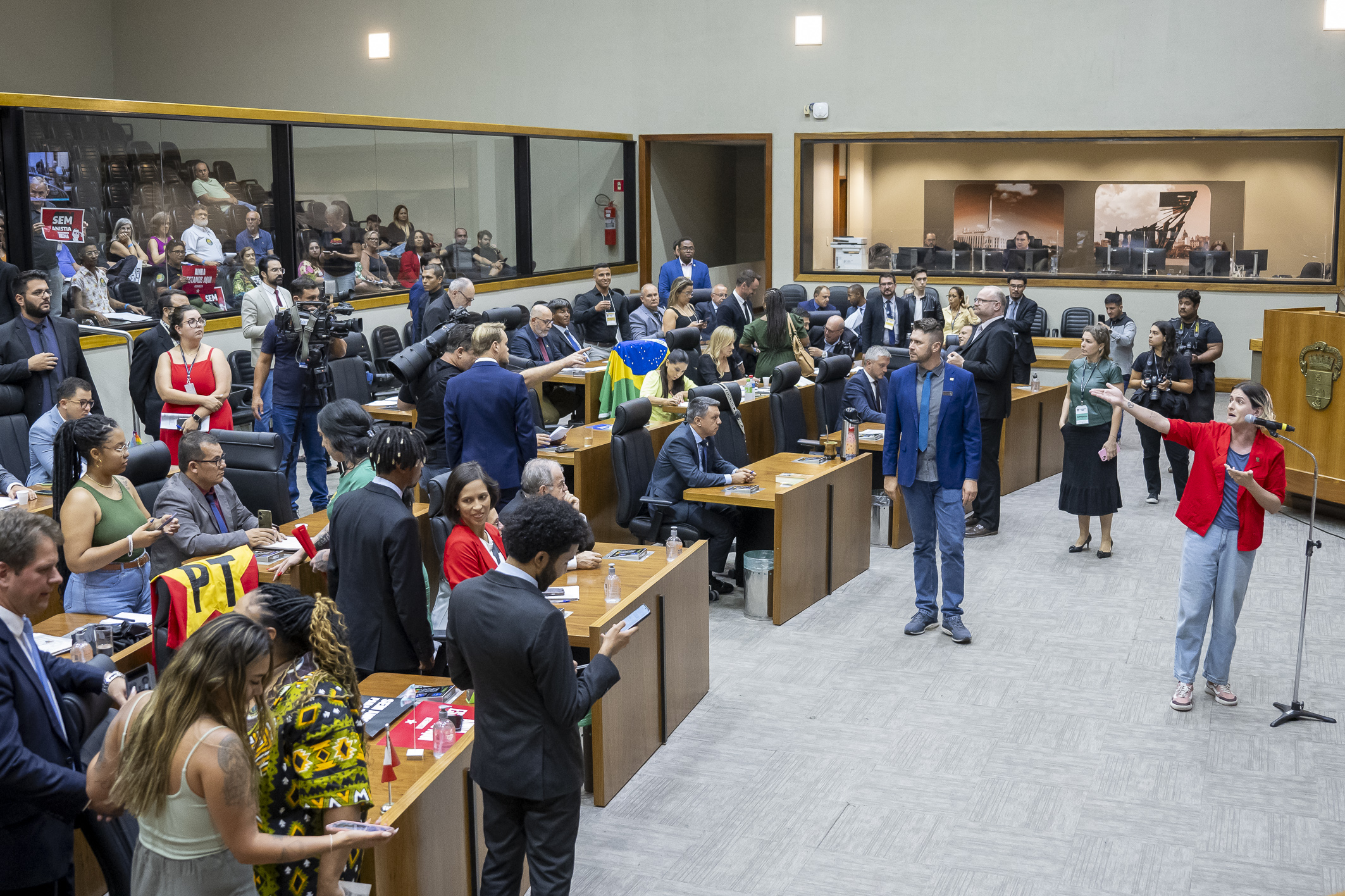 Propostas enviadas pelo Executivo foram votadas na sessão desta quarta-feira