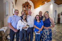 Presidente Comandante Nádia participa da missa comemorativa alusiva aos 130 Anos da Fundação Pão dos Pobres. Na fotos, as vereadoras Cláudia Araújo e Vera Armando, a primeira-dama Valéria Leopoldino e o Cardeal Dom Jaime Spengler.