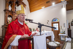 Presidente Comandante Nádia participa da missa comemorativa alusiva aos 130 Anos da Fundação Pão dos Pobres. Na foto, o cardeal dom Jaime Spengler.