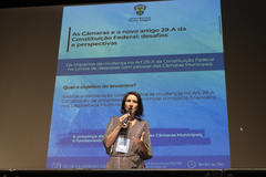 Escola Julieta Battistioli promove o evento "As Câmaras e o novo artigo 29-A da Constituição Federal: desafios e perspectivas". Na foto, presidente da CMPA, vereadora Comandante Nádia