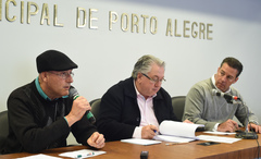 Antônio Preto foi recebido pelos vereadores Adeli e Nagelstein (d) 