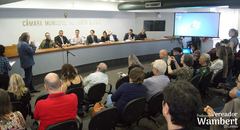 Moradores e representantes da associação do bairro Petrópolis estiveram presentes na reunião.
