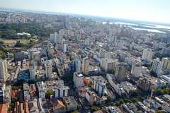 Extração de carvão está prevista para empreendimento próximo ao Guaíba (Foto: vista aérea de Porto Alegre)