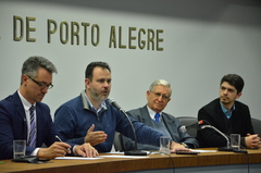 Da esquerda para a direita: Roberto Snell (Diretor de Turismo), Ricardo Gomes (Secretário de Desenvolvimento Econômico), vereador João Carlos Nedel (Presidente da Frentur) e vereador Matheus Ayres.