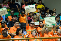 Trabalhadores da Cootravipa protestaram contra falta de pagamento 