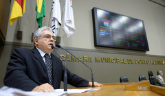 Ex-vereador José Valdir falou em nome da Associação Comunitária