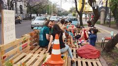 Em 2014, estudantes da UFRGS instalaram um parklet na Rua Sarmento Leite 