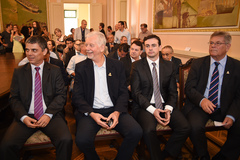 Presidente Cassio Trogildo (e) participou de solenidade no Paço Municipal Foto: Tonico Alvares/CMPA