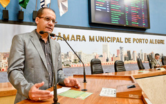 Belmonte anunciou homenagem ao vereador Garcia, que está licenciado Foto: Guilherme Almeida/CMPA
