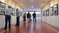 A mostra na Câmara reúne 44 fotos em preto e branco de Porto Alegre  Foto: Leonardo Contursi