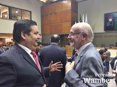 Wambert e Puggina conversam durante sessão plenária que votou o IPTU de Porto Alegre.