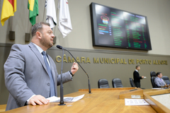 André Carús, na tribuna do Plenário Otávio Rocha, lamentou atitudes do presidente Michel Temer