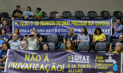 Servidores do Dmae acompanharam, nas galerias do plenário Otávio Rocha, os pronunciamentos da Tribuna Popular 