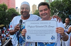Wambert recebeu diploma do presidente da Sociedade Floresta Aurora, Ubirajara Rodrigues.