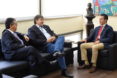  Marcino Fernandes e Luiz Carlos Pinto (c) propuseram a Nagelstein um convênio entre a Câmara e a UFRGS