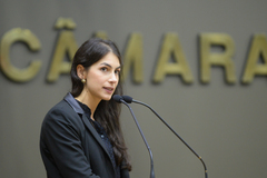 Giovana Stefani, vice-presidente do IEE, ocupou a Tribuna Popular