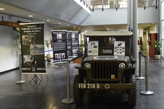 Uma das raridades expostas no térreo: um Jeep Willys de 1942