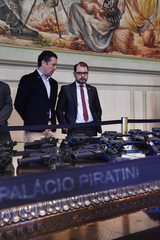 Nagelstein (e) participou de ato entrega de armas no Piratini