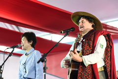 Elton Saldanha, durante apresentação com artistas japoneses na abertura do 7º Festival do Japão do RS
