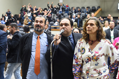A renovação havia sido requerida por 16 vereadores. Na foto, Dr. Thiago (c), Clàudio Janta e Sofia Cavedon.