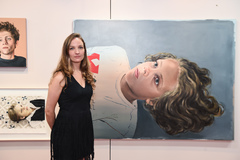 Mariana Riera e a pintura vencedora do Prêmio Aquisição