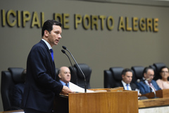 Sessão Solene de outorga de diploma de Cidadão de Porto Alegre ao pastor Adealberto dos Santos Dutra. Na foto, prefeito municipal Nelson Marchezan Jr.