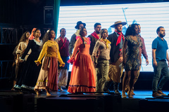 Com direção-geral de Clóvis Rocha, espetáculo multimídia tem 50 artistas em cena