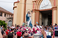 Procissão levou imagem da santa desde o Santuário, no Navegantes, até a Igreja do Rosário, no Centro Histórico
