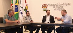 Na foto,a partir da esquerda: Nelcir Tessaro (DEM), Natan Katz, Pablo Sturmer e André Carús