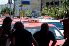 Lei que regula sistema de táxis é tema de reunião na CCJ