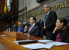 Movimentações de plenário. Na foto, os vereadores, Cassio Trogildo e Ricardo Gomes.
