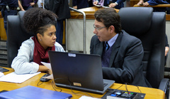 Vereadora Karen Santos e vereador Prof. Alex Fraga, ambos do PSOL 