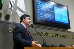 Vereador José Freitas fala na tribuna da Câmara Municipal