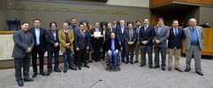 Cônsu- geral em Porto Alegre, Roberto, Bortot recebeu diploma em alusão á data