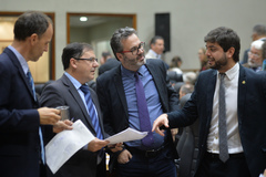 A partir da esquerda: Marcelo Sgarbossa (PT), Hamilton Sossmeier (PSC), Roberto Robaina (PSOL) e Felipe Camozzato (Novo)
