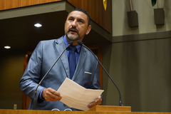 Vereador Cláudio Conceição na tribuna do Plenário Otávio Rocha