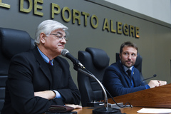 Castilhos (e) e o vereador Mendes Ribeiro (d) que presidiu parte dos trabalhos na trade desta quinta-feira