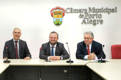 Vereadores Luciano Marcantônio (PTB), André Carús (MDB) e Adeli Sell (PT) integram a Comissão