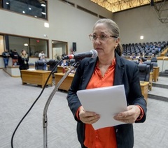 Vereadora em reunião da CPI 
(Foto: Leonardo Cardoso/CMPA)