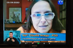 Vereadora Cláudia Araújo na sessão da tarde desta quinta-feira