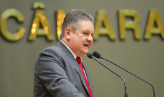 Ranolfo Vieira Júnior na tribuna da Câmara Municipal de Porto Alegre