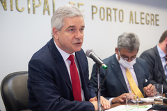 Secretário Luiz Fernando Záchia respondeu questionamentos dos vereadores