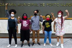 Bancada negra na CMPA (da esq. p/ a direita): Karen Santos (PSOL), Laura Sito (PT), Matheus Gomes (PSOL), Bruna Rodrigues (PCdoB) Daiana Santos (PCdoB)
