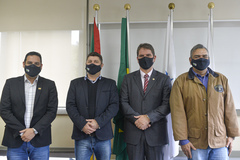 A partir da esquerda: Leandro Rosso, Rafael Colussi, Márcio Bins Ely e Ronaldo Oliveira