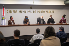 A partir da esquerda: Jonas Reis (PT), Fernanda Melchionna (PSOL), Pedro Ruas (PSOL), Roberto Robaina (PSOL) e Matheus Gomes (PSOL)