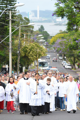 Procissão na zona sul de Porto Alegre reúne anualmente centenas de fiéis