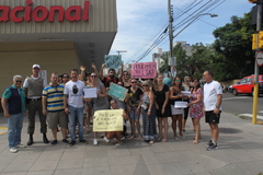 Cerca de 50 pessoas participaram do ato "Segurança Já".
Foto: Fernanda Piattelli/Divulgação Gabinete                        