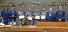 Os policiais militares receberam Diplomas de Honra ao Mérito 