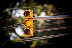 Sinal amarelo poderá ficar aceso de forma intermitente à noite