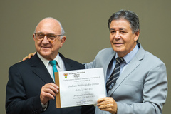 Presidente do Simers, Marcos Rovinski, e vereador Cassiá Carpes (PP), proponente da homenagem